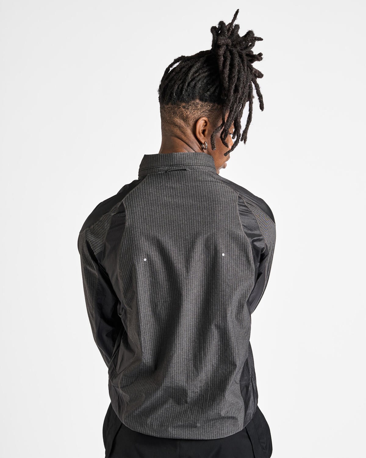 ROA Numb Pinstriped Hooded Wind Jacket | YBMW007FA07-BLK0001